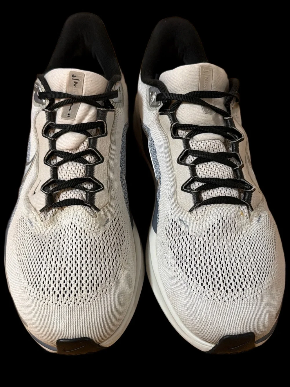 Nike Air Pegasus 42 Men’s White, Gray & Black Runners size 11 GUC
